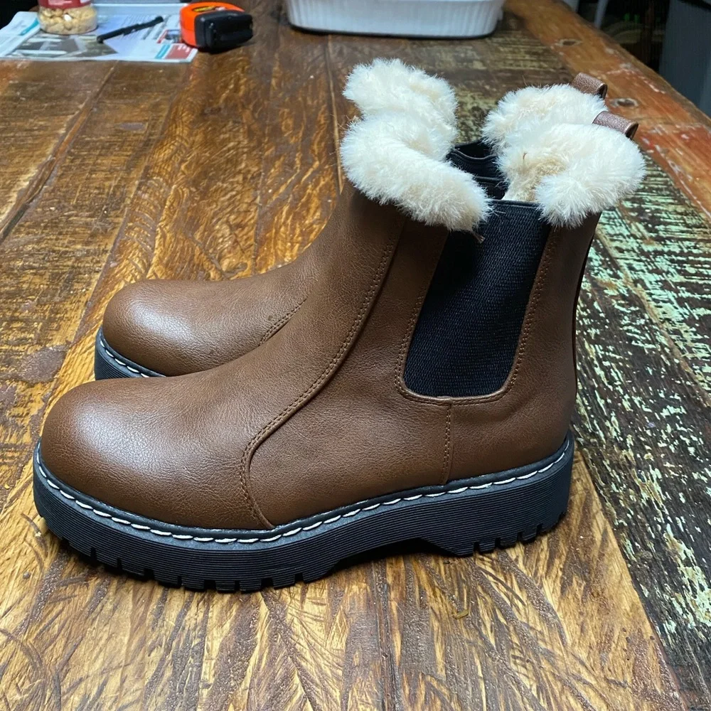 Portland Helena Women’s Tan Brown Faux Leather & Fur Ankle Chelsea Boots Size 8